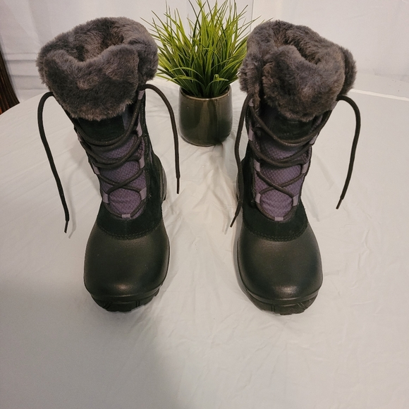 Columbia Boots. - Picture 2 of 8